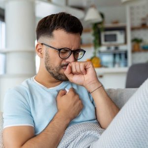 Krztusiec – co warto wiedzieć? Nie myl go z przeziębieniem