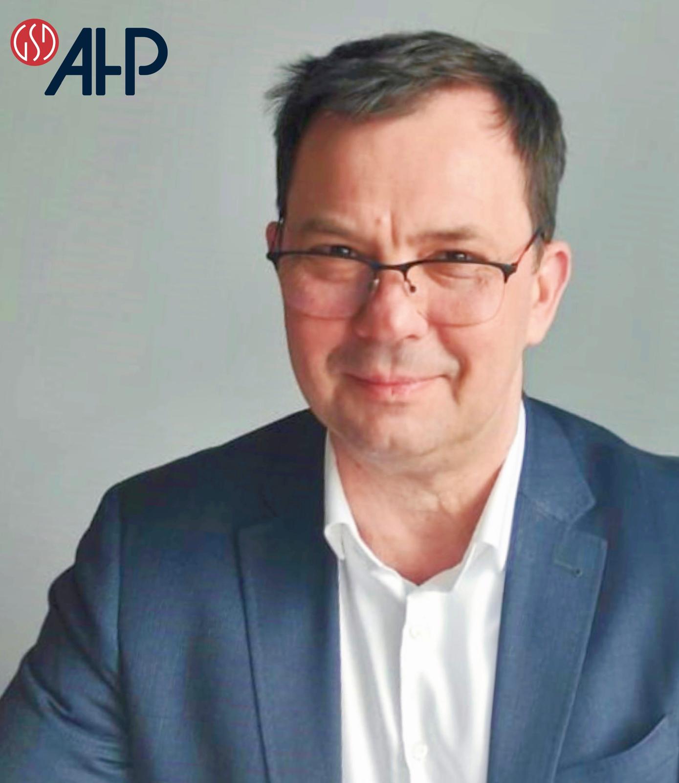Jacenty Drópiewski z dniem  14 października 2024 r. wchodzi w skład zarządu American Heart of Poland S.A. oraz obejmuje stanowisko dyrektora ds. inwestycji i rozwoju.